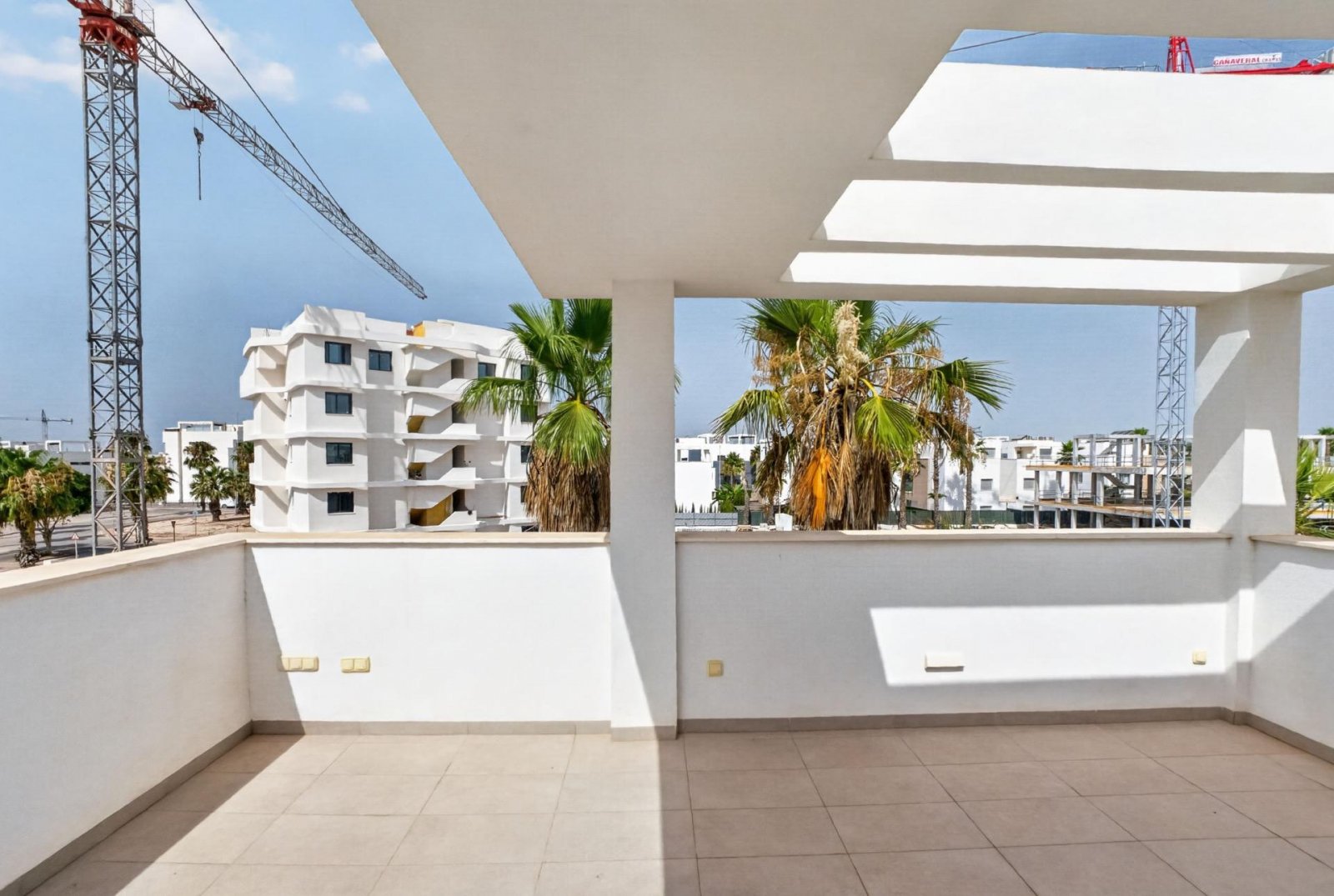Moderne freistehende Villa mit 3 Schlafzimmern, 2 Bädern, Gäste-WC und privatem Pool in El Raso - 37