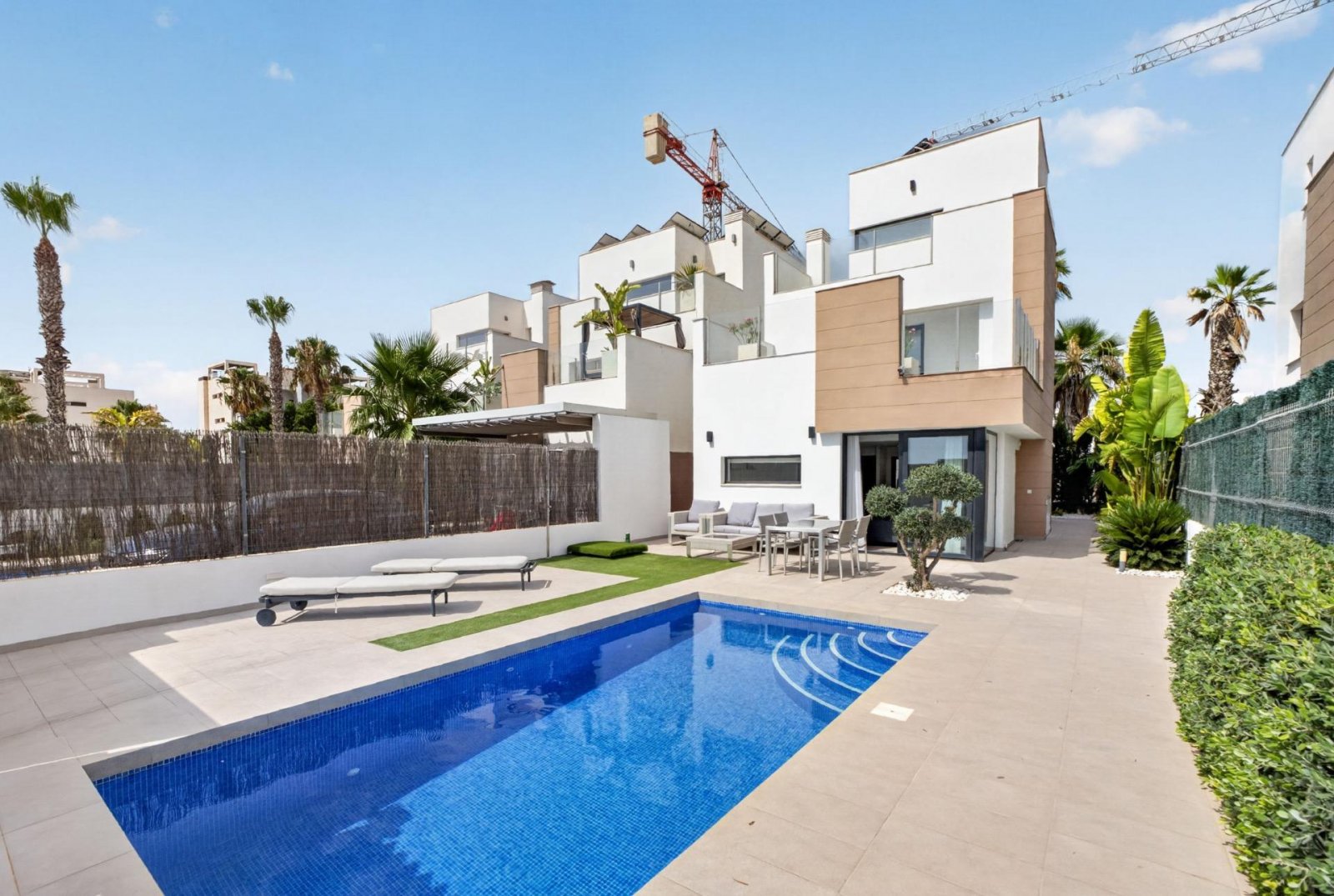 Moderne freistehende Villa mit 3 Schlafzimmern, 2 Bädern, Gäste-WC und privatem Pool in El Raso - 1