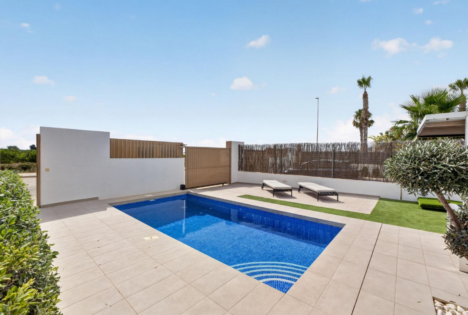 Moderne freistehende Villa mit 3 Schlafzimmern, 2 Bädern, Gäste-WC und privatem Pool in El Raso - 4