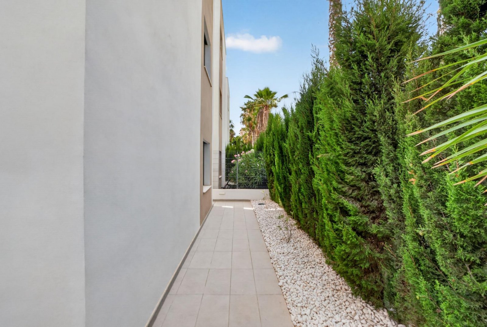 Moderne freistehende Villa mit 3 Schlafzimmern, 2 Bädern, Gäste-WC und privatem Pool in El Raso - 46