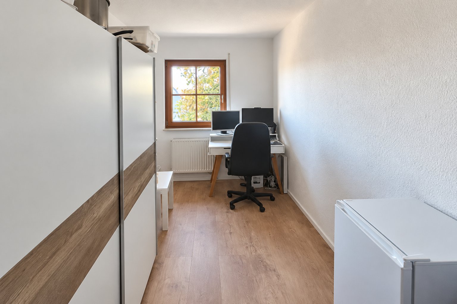 Modernes Wohnglück unter dem Dach mit Balkon in ruhiger Lage am Grünen - 3