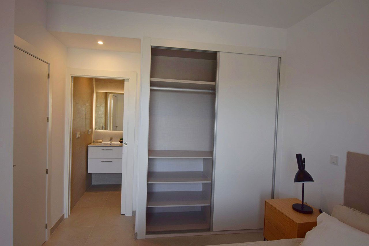Appartements mit 2 Schlafzimmern, 2 Bädern, Vorinstallation Klimaanlage, Kfz-Stellplatz und Gemeinschaftspool nur 700 m vom Strand - 12