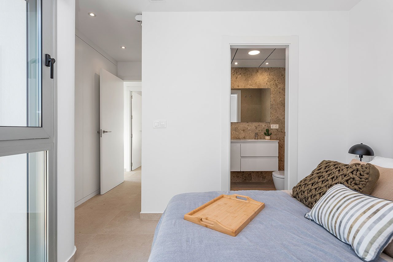Obergeschoss-Wohnungen mit 3 Schlafzimmern, 2 Bädern, Dachterrasse, Kfz-Stellplatz und Gemeinschaftspool - 12
