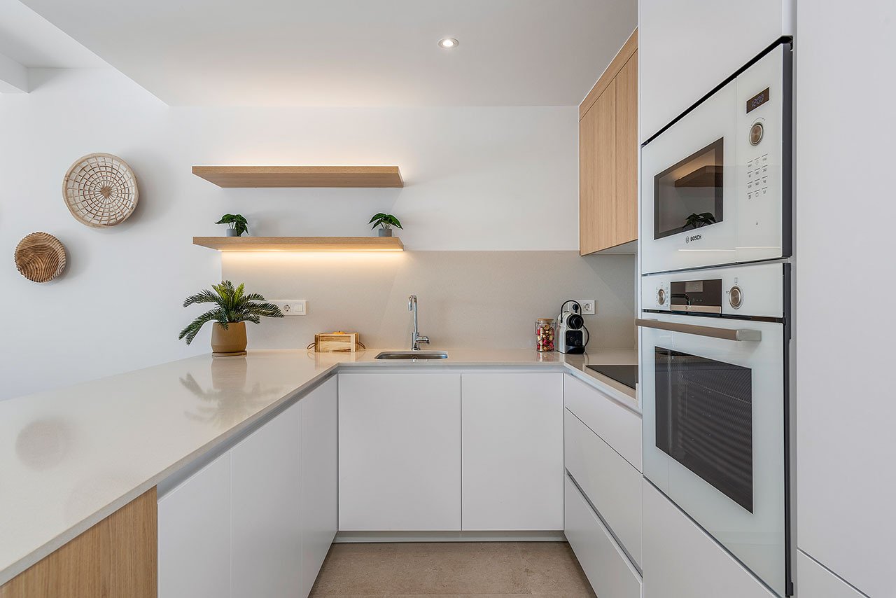 Obergeschoss-Wohnungen mit 3 Schlafzimmern, 2 Bädern, Dachterrasse, Kfz-Stellplatz und Gemeinschaftspool - 11