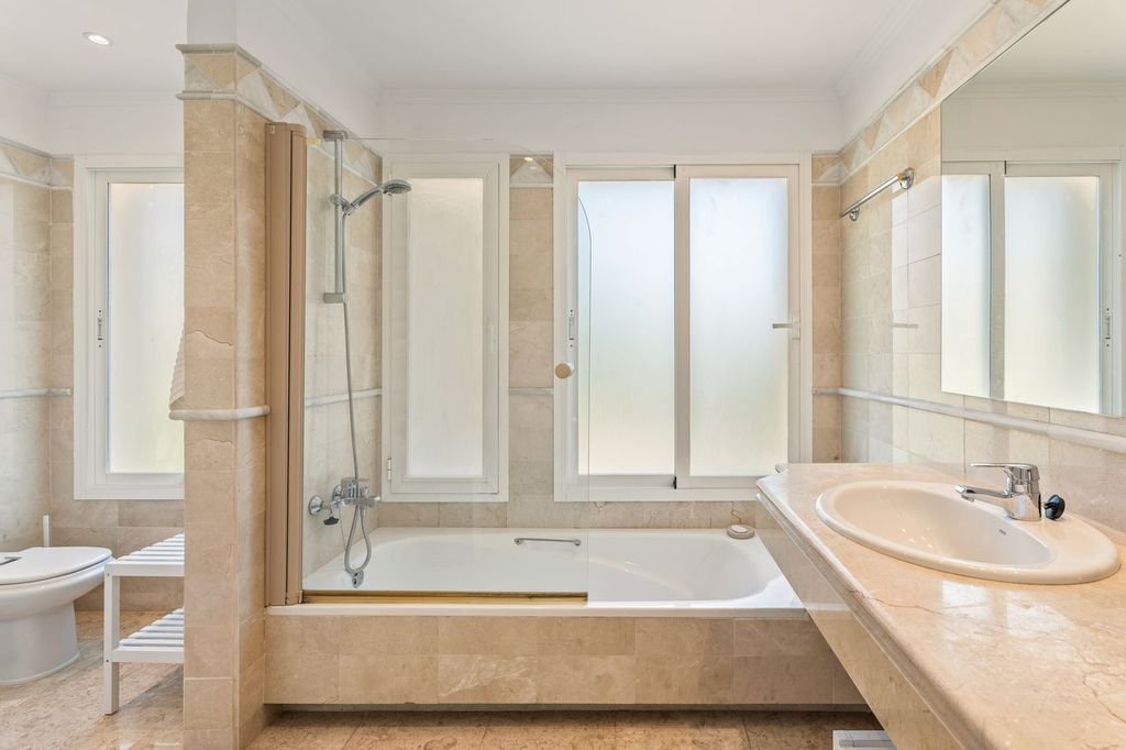 Exklusives Apartment mit Meerblick in Elviria Hills, Marbella Ost - 9
