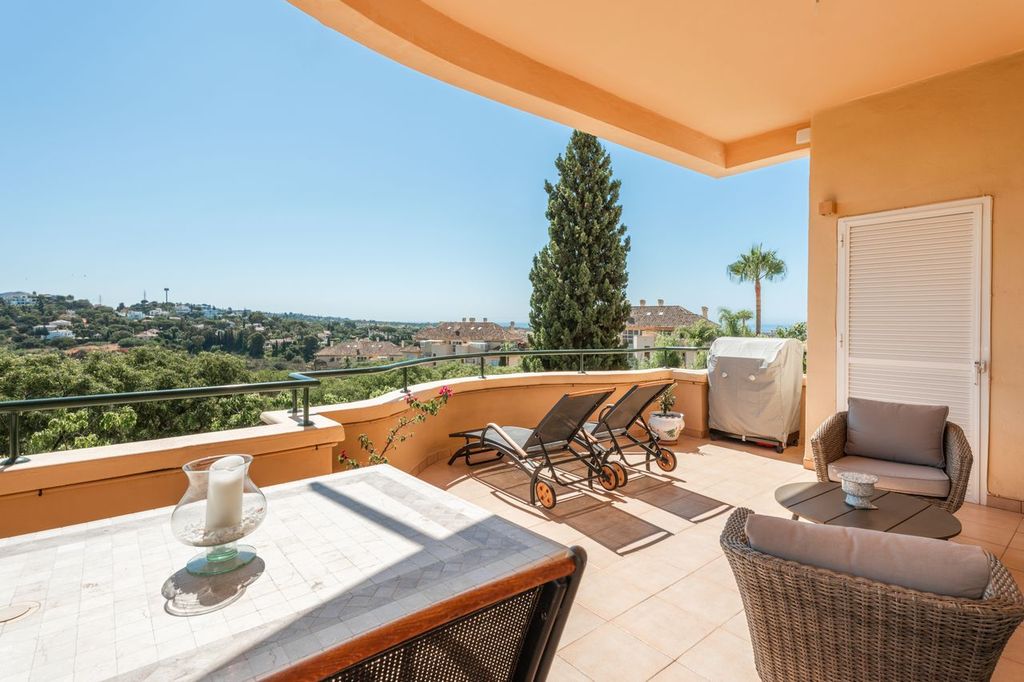 Exklusives Apartment mit Meerblick in Elviria Hills, Marbella Ost - 14