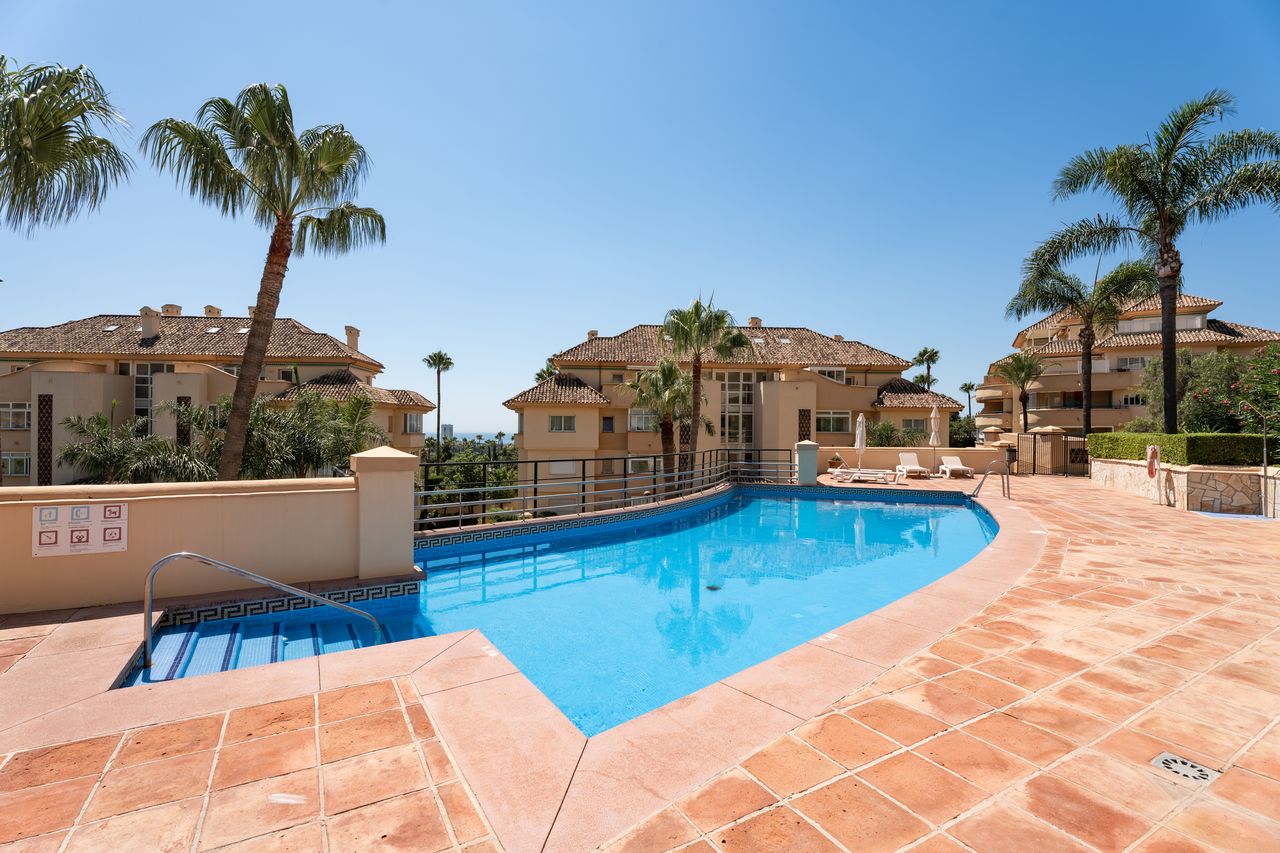 Exklusives Apartment mit Meerblick in Elviria Hills, Marbella Ost - 4