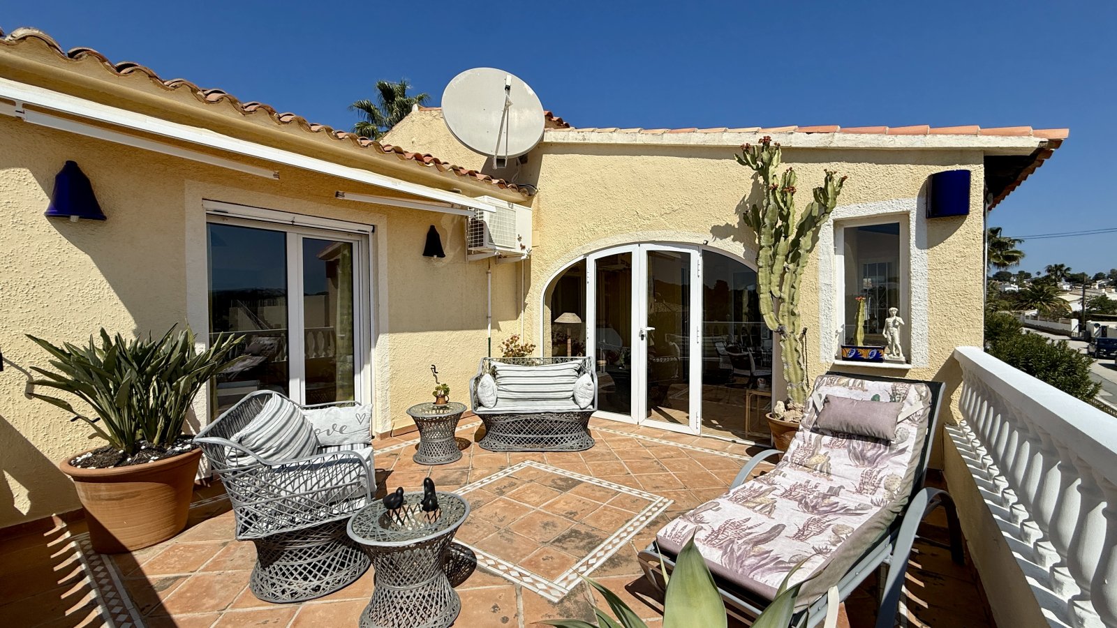 Traumhafte Villa mit Meerblick und viel Sonne - 8