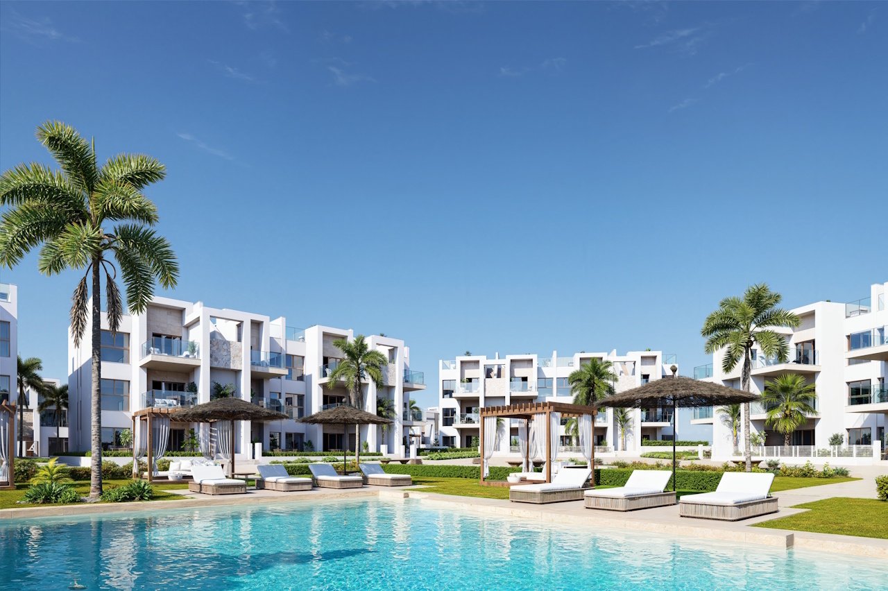 Penthouse-Wohnungen mit 3 Schlafzimmern, Tiefgaragenstellplatz und Gemeinschaftspool in einer wunderschönen Golfanlage und nur 500 m vom Strand - 1