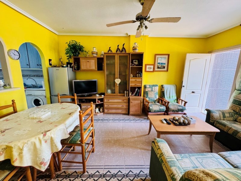Erdgeschosswohnung mit 3 Schlafzimmern, 1 Bad, Tiefgaragenstellplatz und Gemeinschaftspool nur 300 m vom Strand - 3