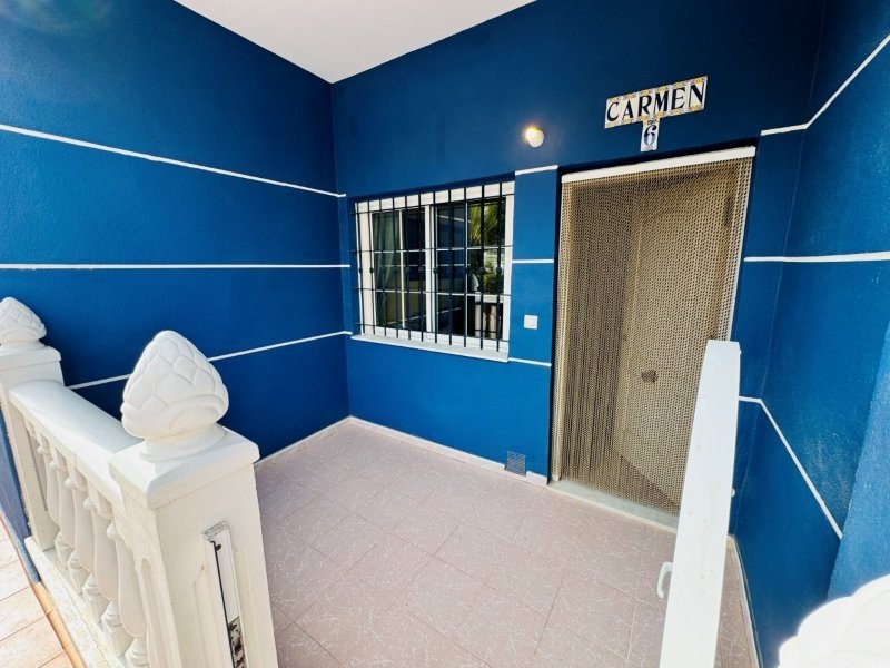Erdgeschosswohnung mit 3 Schlafzimmern, 1 Bad, Tiefgaragenstellplatz und Gemeinschaftspool nur 300 m vom Strand - 2