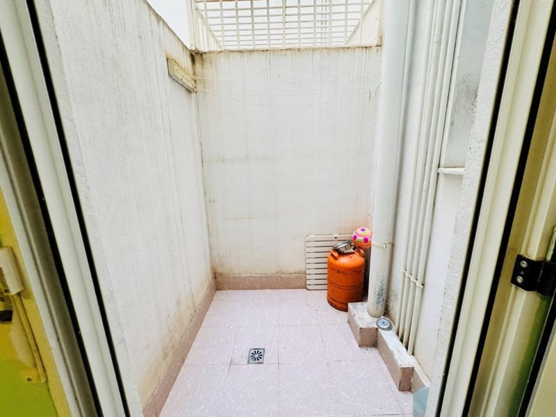 Erdgeschosswohnung mit 3 Schlafzimmern, 1 Bad, Tiefgaragenstellplatz und Gemeinschaftspool nur 300 m vom Strand - 13