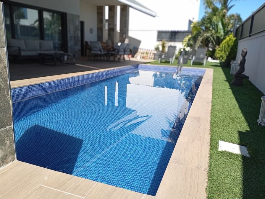 Exklusive Villa mit 3 Schlafzimmern, 2 Bädern, Garage und Privatpool - 23