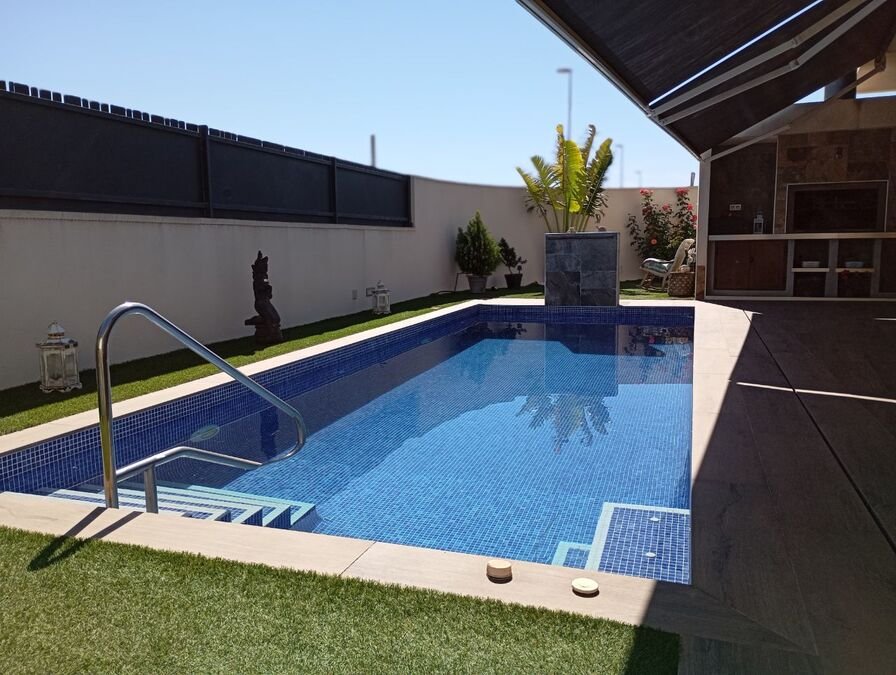 Exklusive Villa mit 3 Schlafzimmern, 2 Bädern, Garage und Privatpool - 32