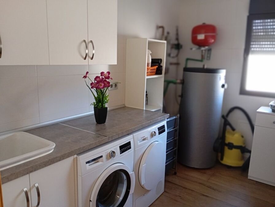Exklusive Villa mit 3 Schlafzimmern, 2 Bädern, Garage und Privatpool - 14