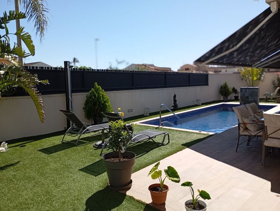 Exklusive Villa mit 3 Schlafzimmern, 2 Bädern, Garage und Privatpool - 42