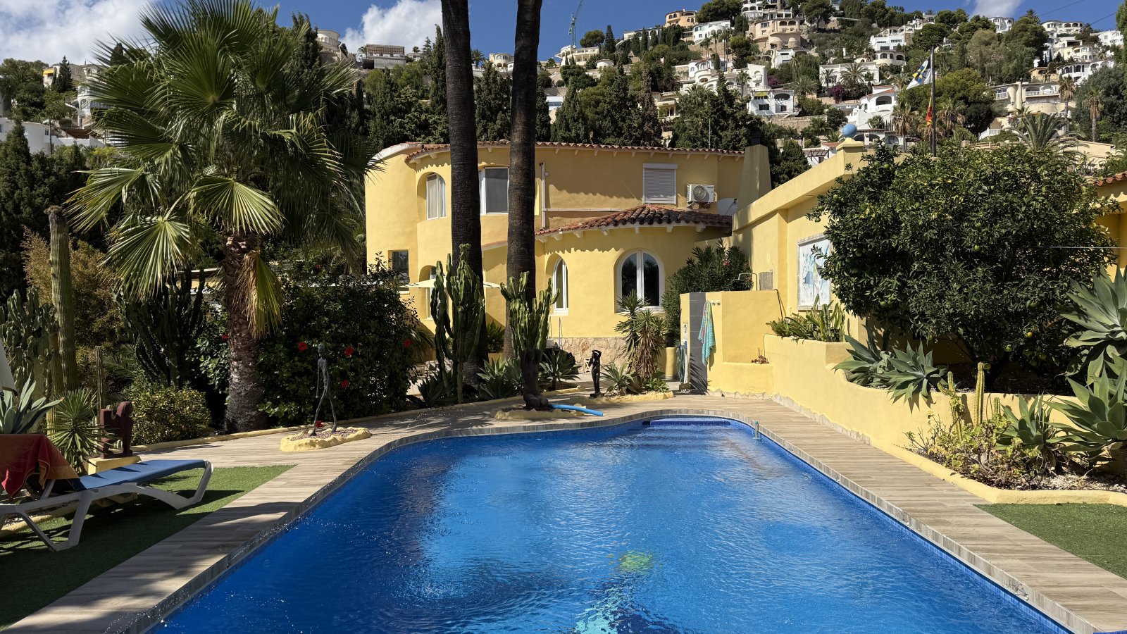 Große Villa auf Eckgrundstück mit Pool und Doppelgarage in Top-Lage in Benissa Montemar - 1
