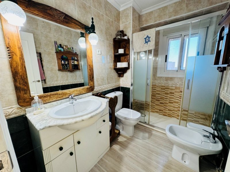 Maisonette-Wohnung mit 3 Schlafzimmern, 2 Bädern, 2 Kfz-Stellplätzen, Gemeinschaftspool und Meerblick nur 100 m vom Strand - 27