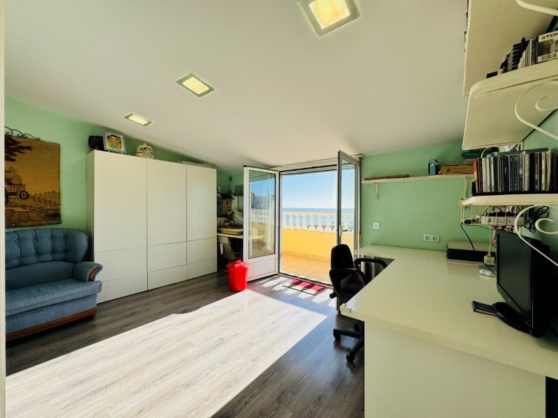 Maisonette-Wohnung mit 3 Schlafzimmern, 2 Bädern, 2 Kfz-Stellplätzen, Gemeinschaftspool und Meerblick nur 100 m vom Strand - 29