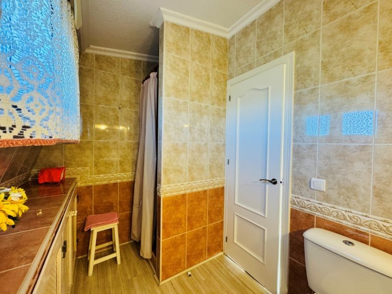 Maisonette-Wohnung mit 3 Schlafzimmern, 2 Bädern, 2 Kfz-Stellplätzen, Gemeinschaftspool und Meerblick nur 100 m vom Strand - 36