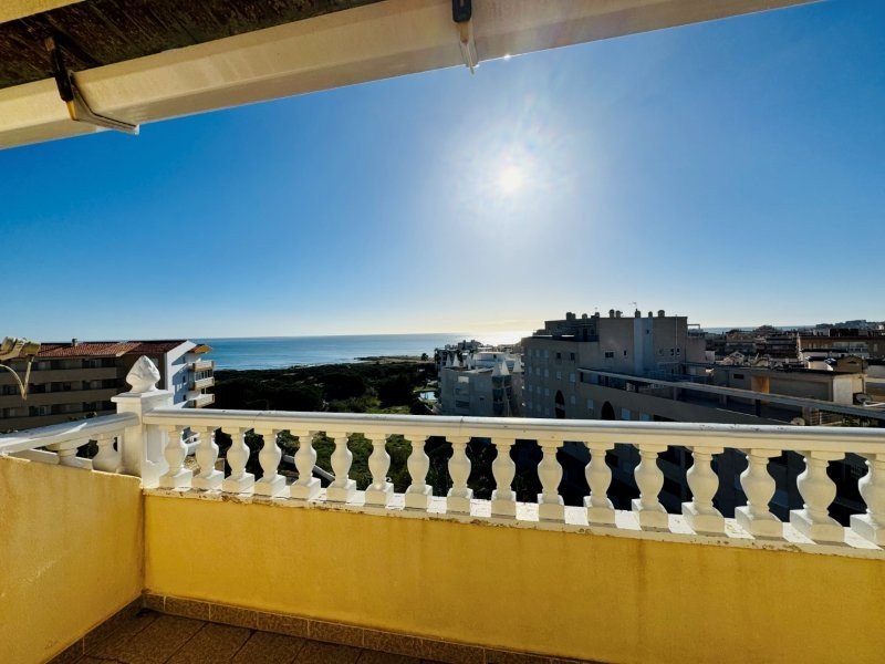 Maisonette-Wohnung mit 3 Schlafzimmern, 2 Bädern, 2 Kfz-Stellplätzen, Gemeinschaftspool und Meerblick nur 100 m vom Strand - 9
