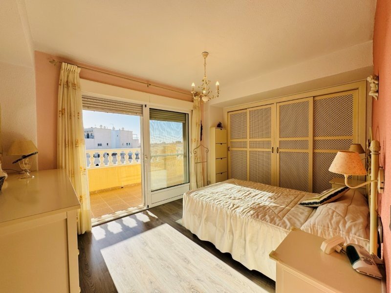 Maisonette-Wohnung mit 3 Schlafzimmern, 2 Bädern, 2 Kfz-Stellplätzen, Gemeinschaftspool und Meerblick nur 100 m vom Strand - 24