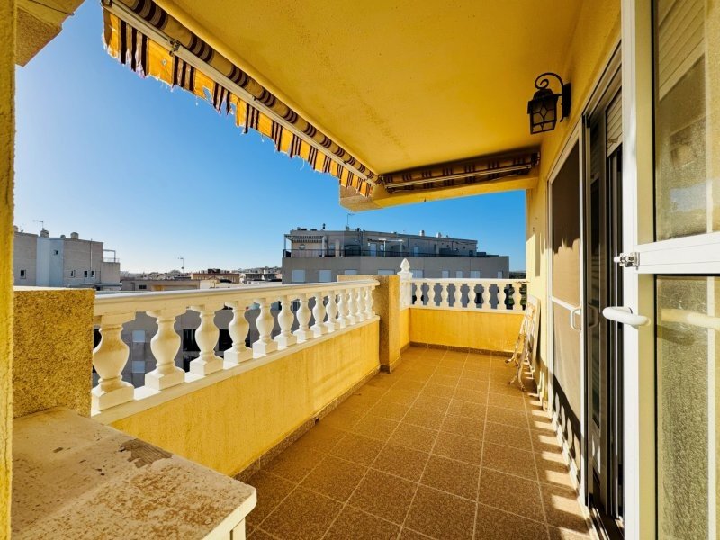 Maisonette-Wohnung mit 3 Schlafzimmern, 2 Bädern, 2 Kfz-Stellplätzen, Gemeinschaftspool und Meerblick nur 100 m vom Strand - 5