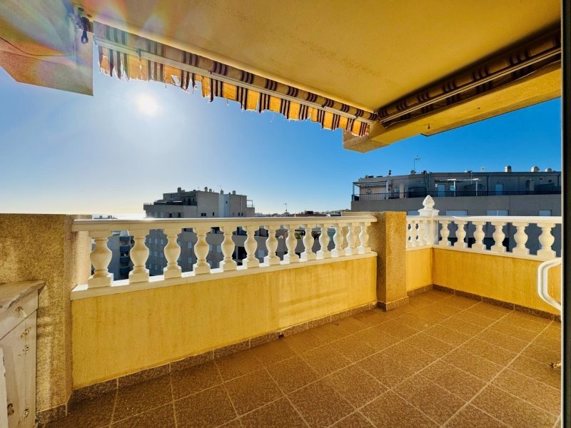Maisonette-Wohnung mit 3 Schlafzimmern, 2 Bädern, 2 Kfz-Stellplätzen, Gemeinschaftspool und Meerblick nur 100 m vom Strand - 4