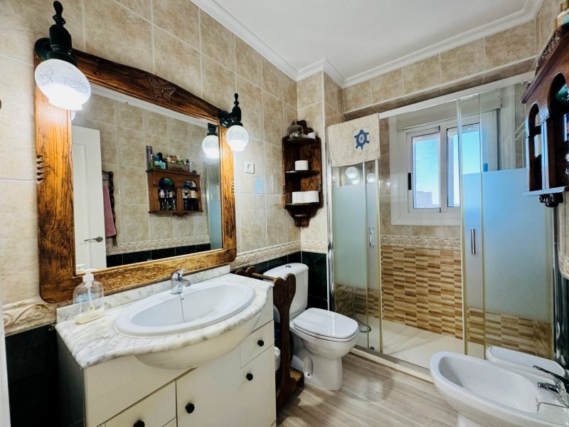 Maisonette-Wohnung mit 3 Schlafzimmern, 2 Bädern, 2 Kfz-Stellplätzen, Gemeinschaftspool und Meerblick nur 100 m vom Strand - 26