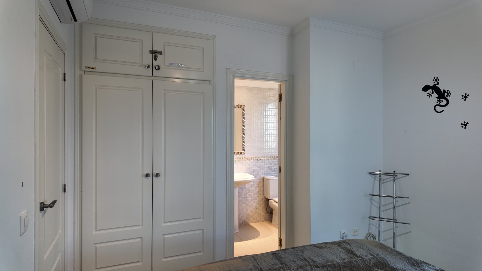 Exklusive Wohnung mit 2 Schlafzimmern und 2 Bädern in wunderschöner Wohnanlage nur 200 m vom Strand - 11