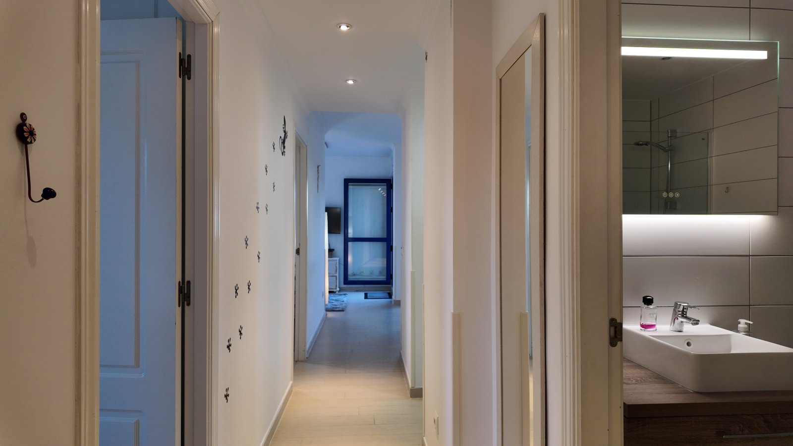 Exklusive Wohnung mit 2 Schlafzimmern und 2 Bädern in wunderschöner Wohnanlage nur 200 m vom Strand - 8