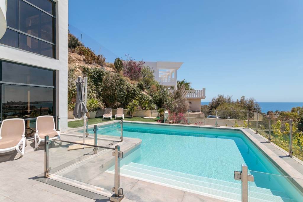 Moderne Villa mit beheiztem Pool und spektakulärem Panoramablick auf Küste und Meer und mit Vermietungslizenz - 10