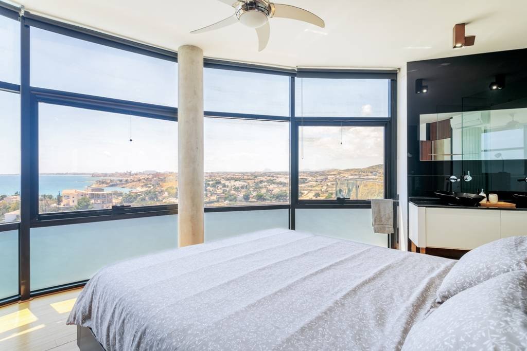 Moderne Villa mit beheiztem Pool und spektakulärem Panoramablick auf Küste und Meer und mit Vermietungslizenz - 19