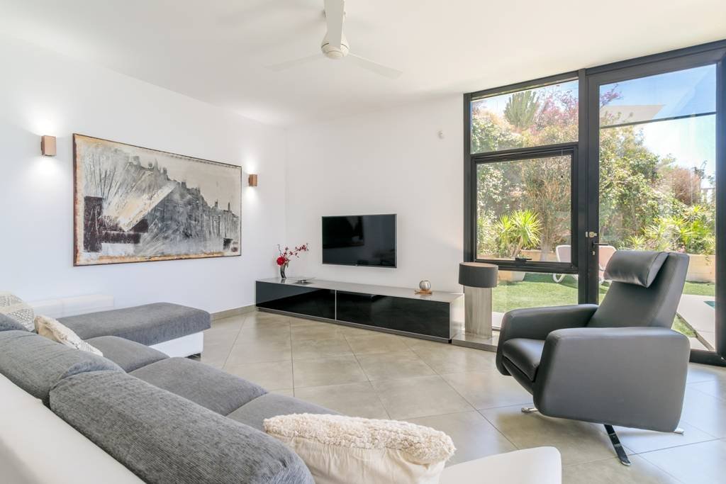 Moderne Villa mit beheiztem Pool und spektakulärem Panoramablick auf Küste und Meer und mit Vermietungslizenz - 13