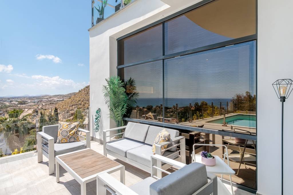 Moderne Villa mit beheiztem Pool und spektakulärem Panoramablick auf Küste und Meer und mit Vermietungslizenz - 8