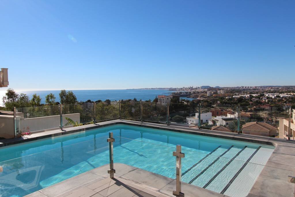 Moderne Villa mit beheiztem Pool und spektakulärem Panoramablick auf Küste und Meer und mit Vermietungslizenz - 4