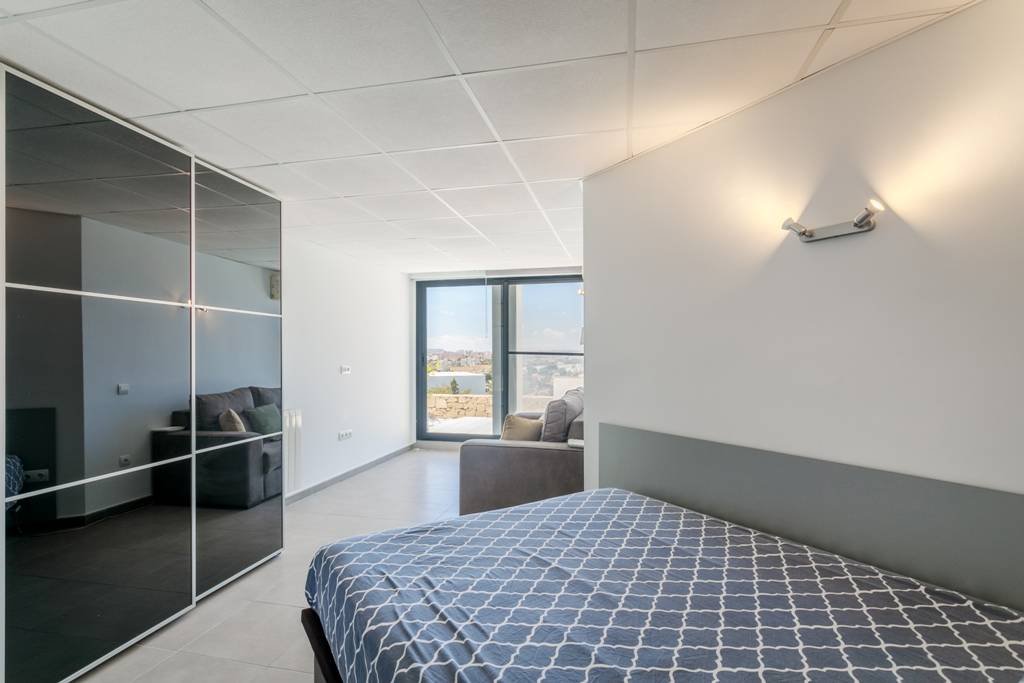 Moderne Villa mit beheiztem Pool und spektakulärem Panoramablick auf Küste und Meer und mit Vermietungslizenz - 29
