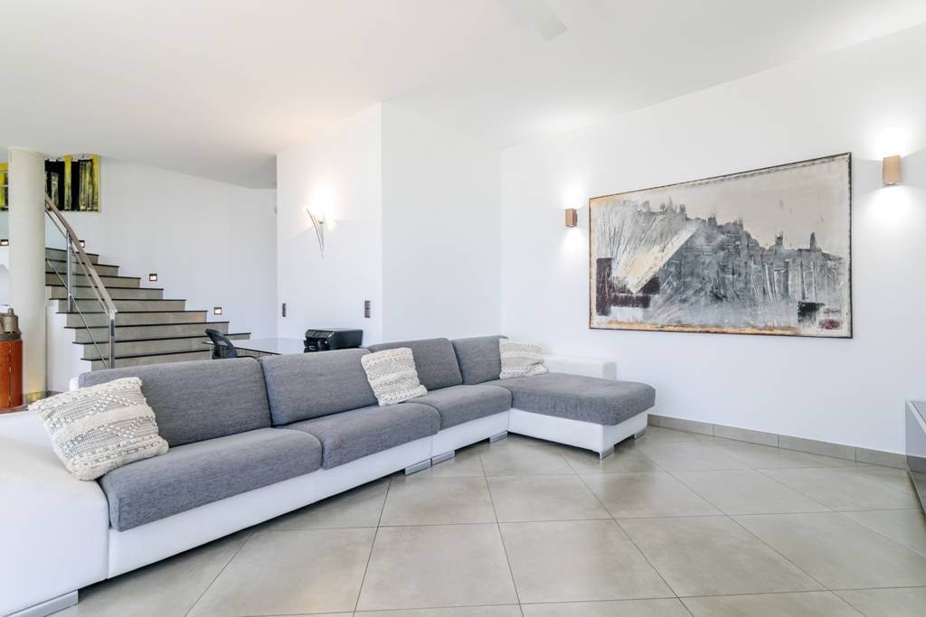 Moderne Villa mit beheiztem Pool und spektakulärem Panoramablick auf Küste und Meer und mit Vermietungslizenz - 12