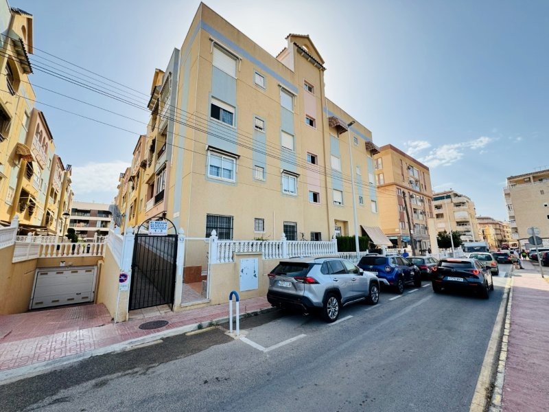 Erdgeschosswohnung mit 2 Schlafzimmern, 1 Bad, Tiefgaragenstellplatz und Gemeinschaftspool nur 300 m vom Strand - 5