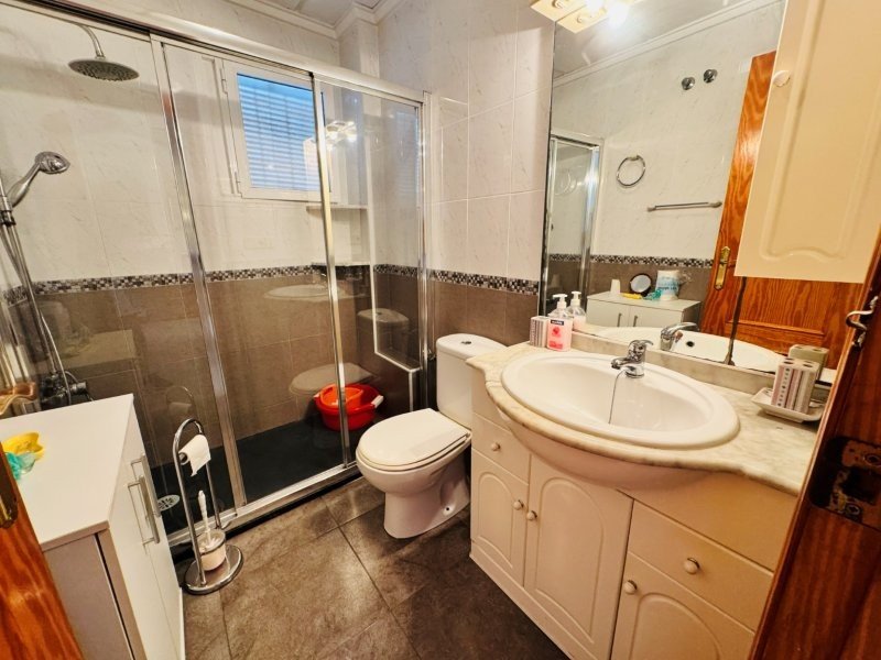 Erdgeschosswohnung mit 2 Schlafzimmern, 1 Bad, Tiefgaragenstellplatz und Gemeinschaftspool nur 300 m vom Strand - 17