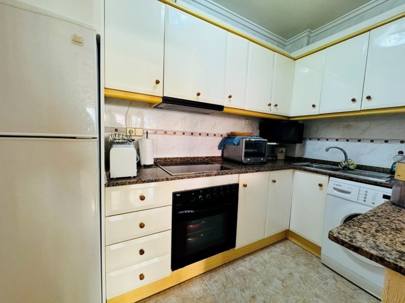 Erdgeschosswohnung mit 2 Schlafzimmern, 1 Bad, Tiefgaragenstellplatz und Gemeinschaftspool nur 300 m vom Strand - 15