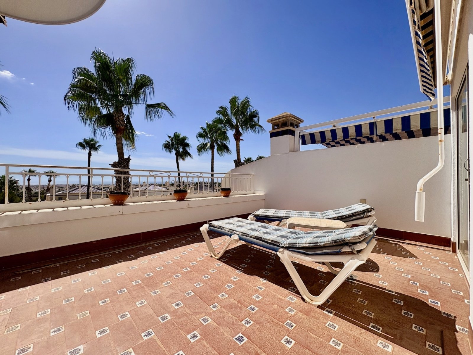 Duplex-Reihenhaus mit Solarium und Meerblick, Garten und Gemeinschaftspool in Conjunto Rioja - 19