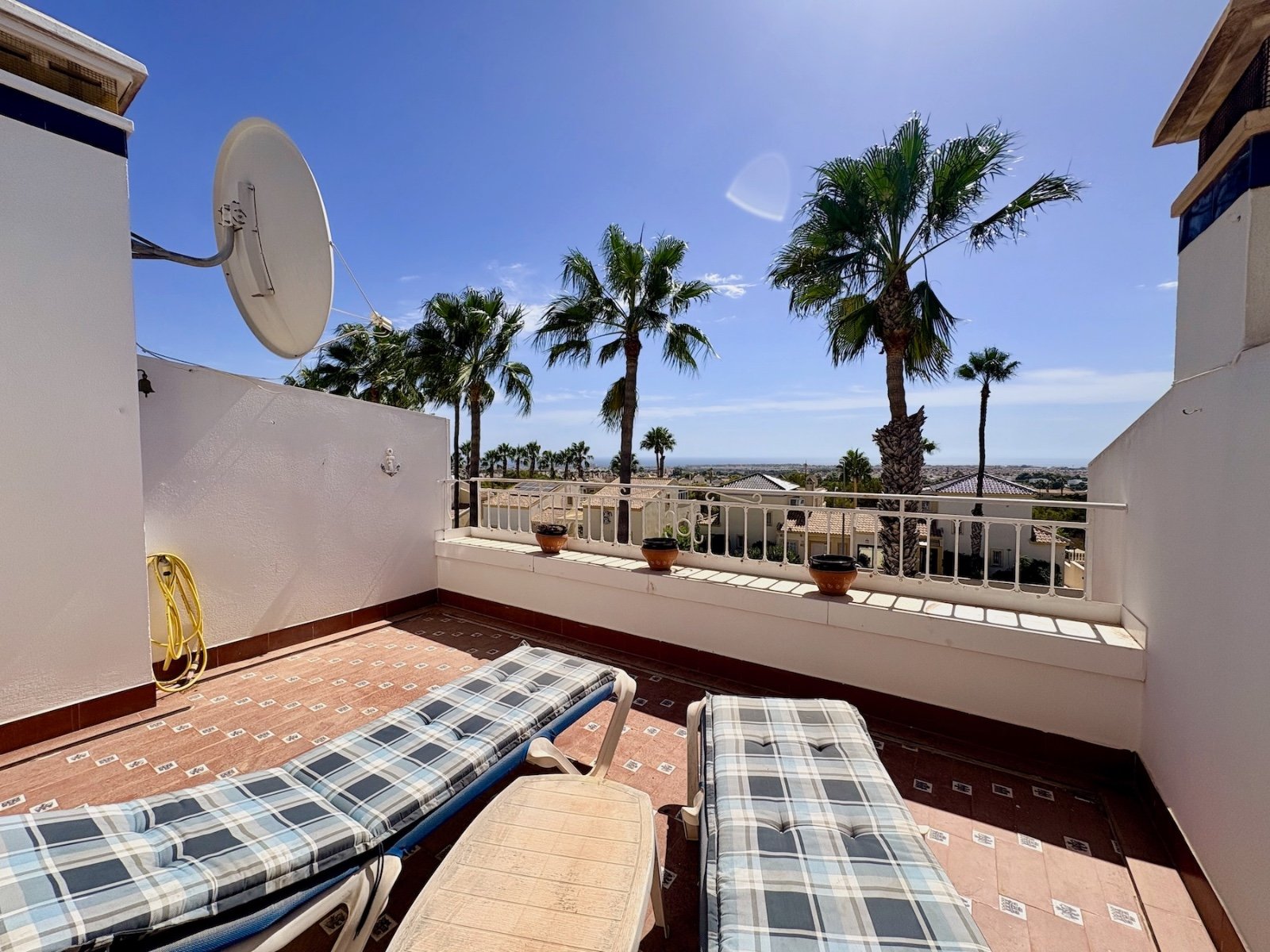 Duplex-Reihenhaus mit Solarium und Meerblick, Garten und Gemeinschaftspool in Conjunto Rioja - 2