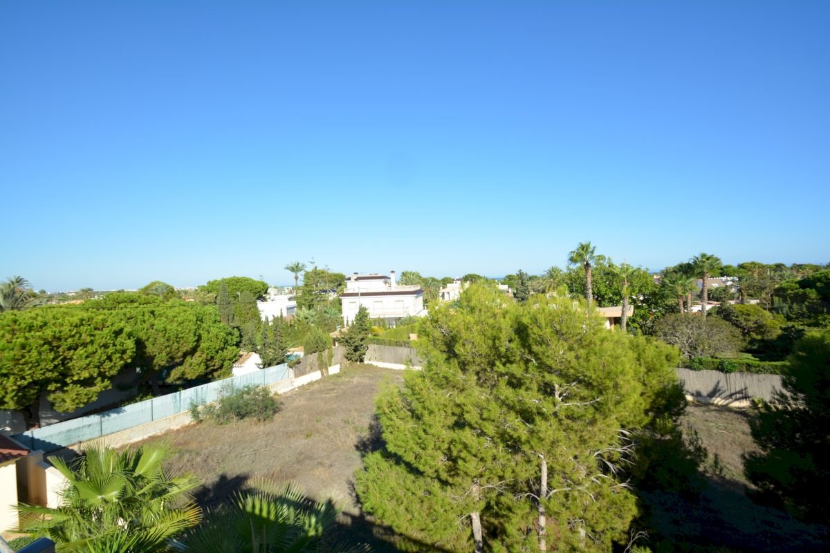 Wunderschöne, großzügige und exklusive Villa in der besten Gegend von Cabo Roig, nur 150 m vom Strand - 9