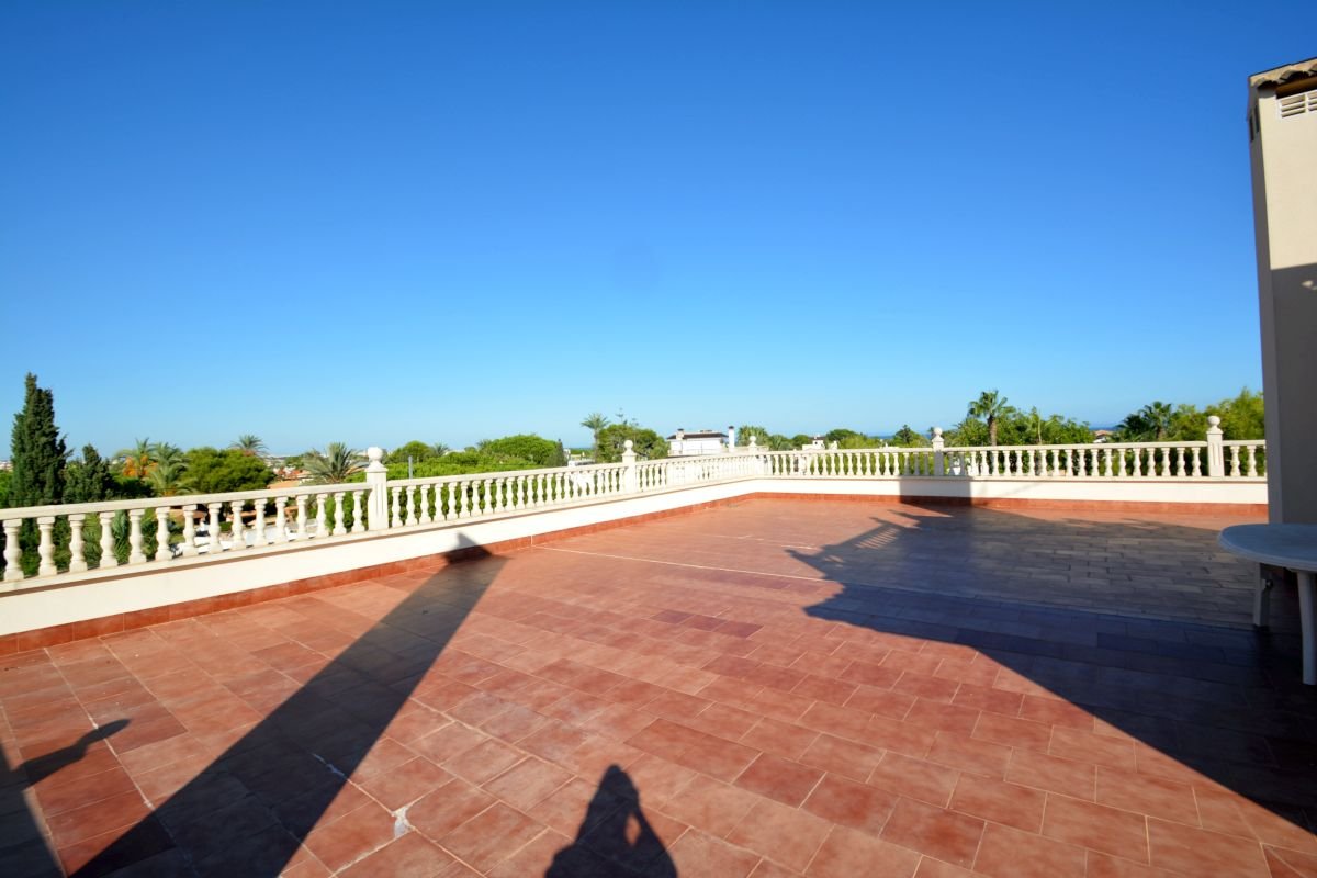 Wunderschöne, großzügige und exklusive Villa in der besten Gegend von Cabo Roig, nur 150 m vom Strand - 41