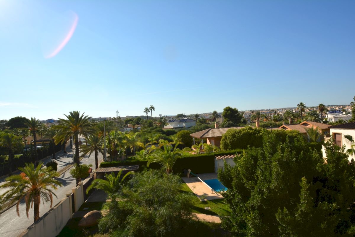 Wunderschöne, großzügige und exklusive Villa in der besten Gegend von Cabo Roig, nur 150 m vom Strand - 43
