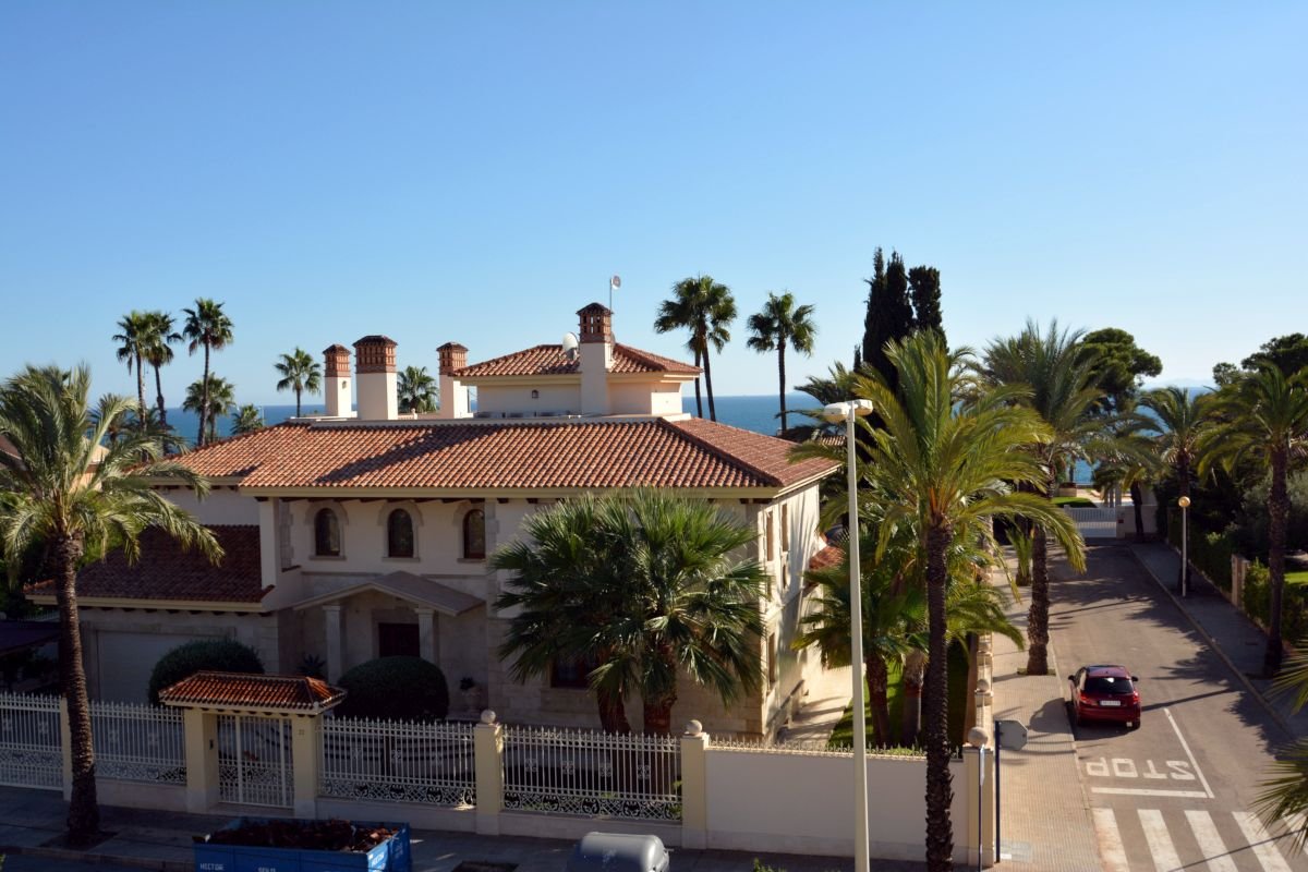 Wunderschöne, großzügige und exklusive Villa in der besten Gegend von Cabo Roig, nur 150 m vom Strand - 46