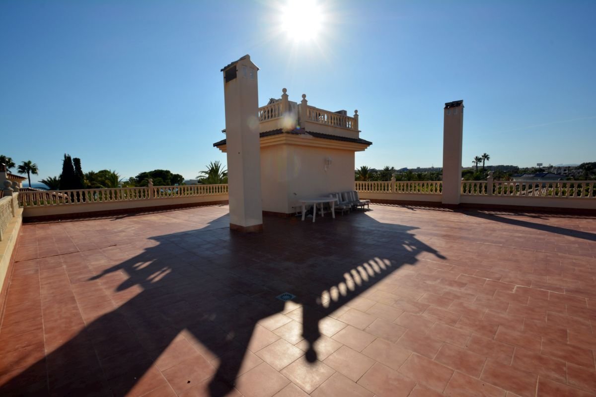 Wunderschöne, großzügige und exklusive Villa in der besten Gegend von Cabo Roig, nur 150 m vom Strand - 8