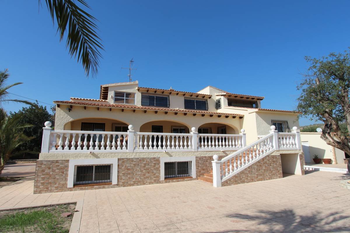 Große renovierte Villa nur 2 km vom Meer entfernt - 1