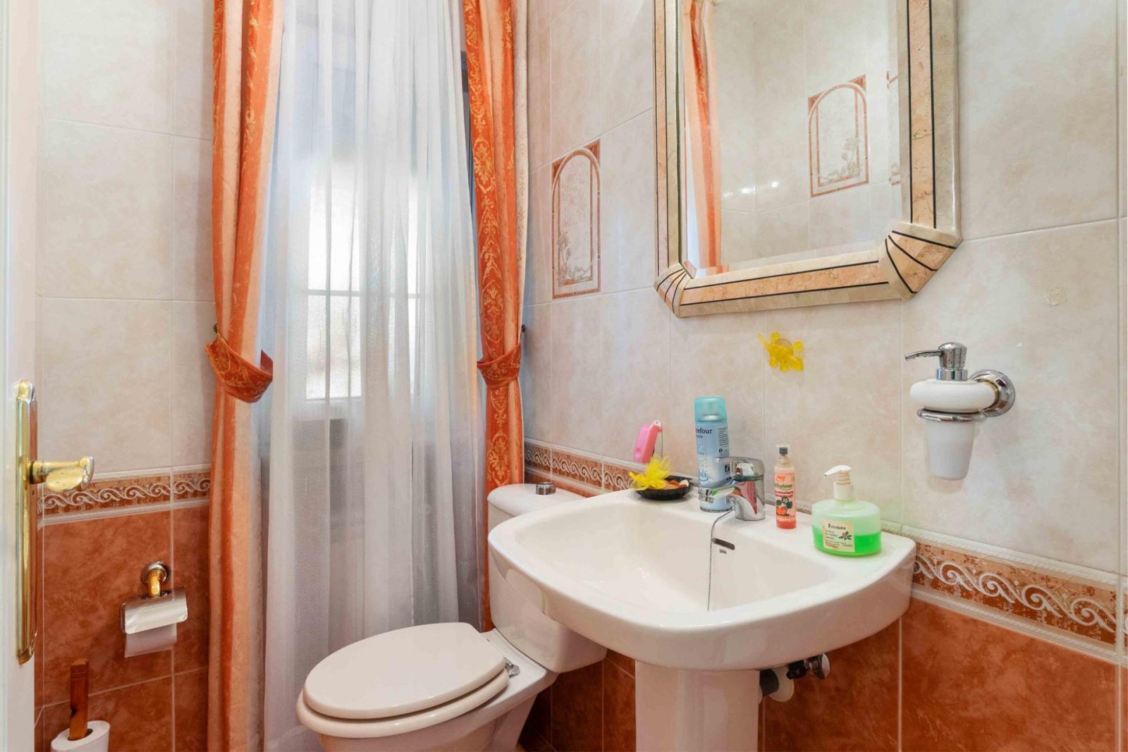 Prächtige freistehende Villa mit 3 Schlafzimmern, 4 Bädern, Fitnessraum, Sauna, Garage und Privatpool nur 1 km vom Strand - 23